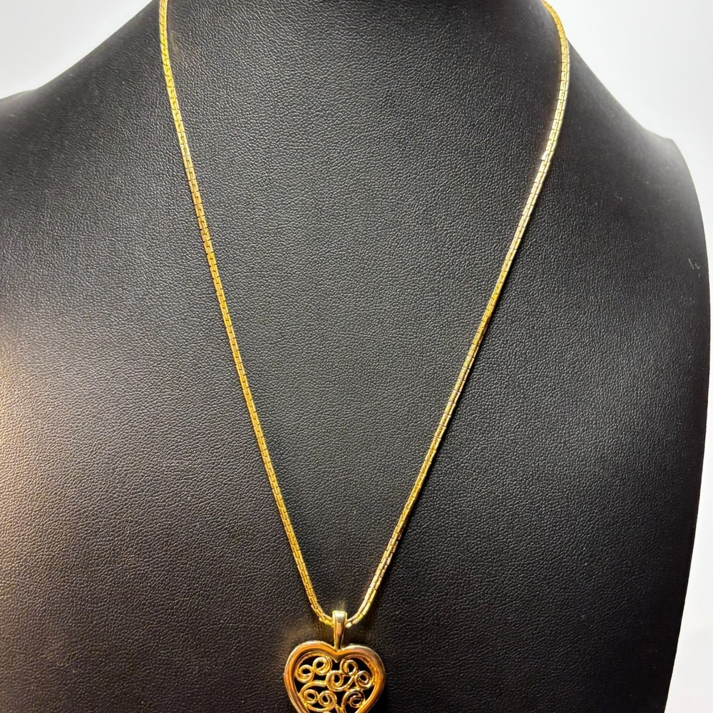 Pendant Necklace Gold Tone Delicate Filigree Heart‎ Pendant